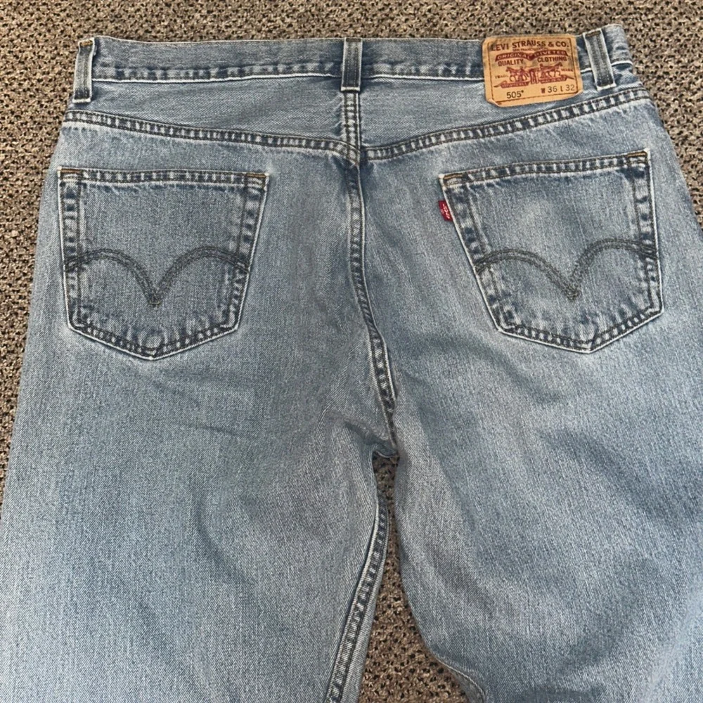 Levis 505 Regular Fit Jeans Mens 36x32 Light Wash Blue Denim Straight Leg Cotton